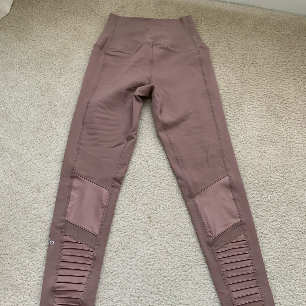 NWOT Alo High waisted Moro Leggings